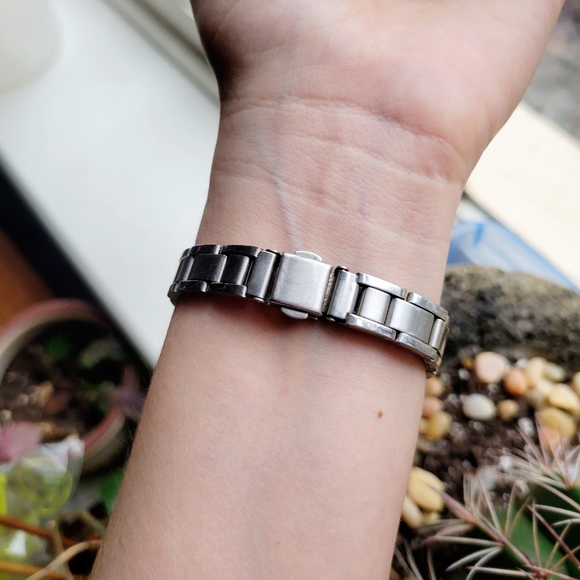 Vintage Nexus Quartz Silver Classic Roman Numerals Watch - Picture 7 of 8